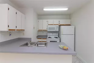 18304 NW 68th Ave, Hialeah, FL 33015 - Photo 4