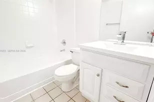 9491 S Palm Cir S, Pembroke Pines, FL 33025 - Photo 14