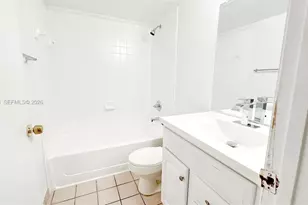 9491 S Palm Cir S, Pembroke Pines, FL 33025 - Photo 16