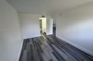 10317 NW 9th St Cir, Miami, FL 33172 - Photo 14