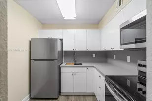 9441 SW 76th St, Miami, FL 33173 - Photo 2