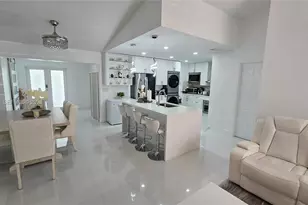8421 NW 8th St, Pembroke Pines, FL 33024 - Photo 4