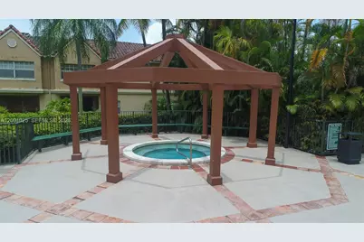 18310 NW 68th Ave #L, Hialeah, FL 33015 - Photo 16