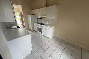 960 NE 214th Ln, Miami, FL 33179 - Photo 10