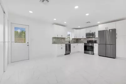 810 SW 14th Ct, Deerfield Beach, FL 33441 - Photo 4