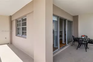 300 Bayview Dr, Sunny Isles Beach, FL 33160 - Photo 22