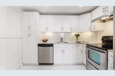 300 Bayview Dr #315, Sunny Isles Beach, FL 33160 - Photo 6