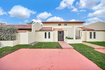 19252 NW 65th Ct, Hialeah, FL 33015 - Photo 4