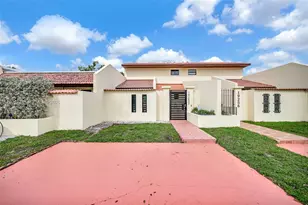 19252 NW 65th Ct, Hialeah, FL 33015 - Photo 4