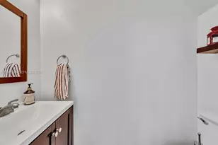 1042 Thistle Creek Ct, Weston, FL 33327 - Photo 24