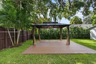 212 NW 103rd St, Miami, FL 33150 - Photo 12