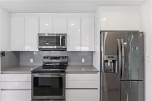 340 Sunset Dr, Fort Lauderdale, FL 33301 - Photo 14