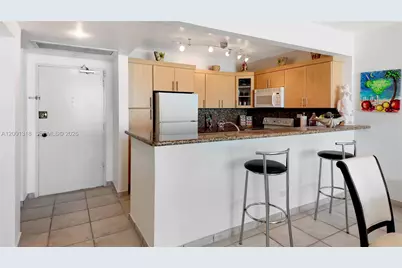 5601 Collins Ave #711, Miami Beach, FL 33140 - Photo 4