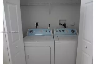10012 NW 7th St, Miami, FL 33172 - Photo 4