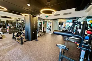 2555 Collins Ave, Miami Beach, FL 33140 - Photo 16