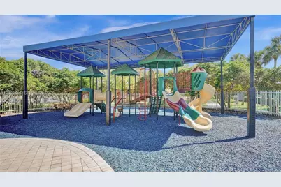781 NW 170th Ter, Pembroke Pines, FL 33028 - Photo 32