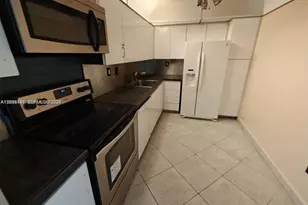 3701 N Country Club Dr, Aventura, FL 33180 - Photo 4