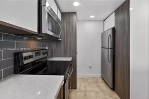 600 NE 36th St, Miami, FL 33137 - Photo 16