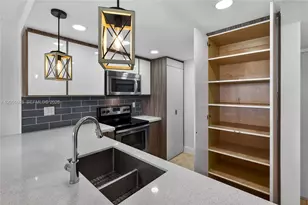 600 NE 36th St, Miami, FL 33137 - Photo 14