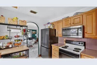 7010 SW 103rd Pl, Miami, FL 33173 - Photo 8