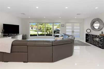 1220 Azalea Cres, Hollywood, FL 33019 - Photo 2