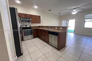 8913 W 35th Way, Hialeah, FL 33018 - Photo 16