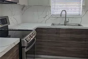 213 E Forest Oak Cir, Davie, FL 33325 - Photo 4