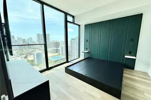 20 NE 11th St, Miami, FL 33132 - Photo 10