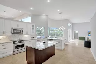 9724 NW 66th Pl, Parkland, FL 33076 - Photo 6