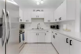 9771 Martinique Dr, Cutler Bay, FL 33189 - Photo 4
