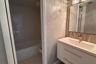 910 Constitution Dr, Homestead, FL 33034 - Photo 4