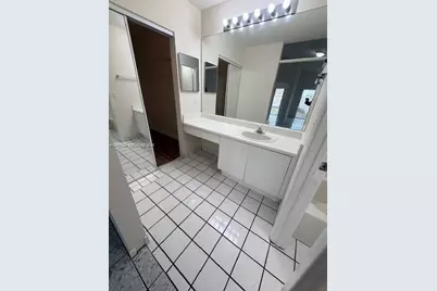 1034 W Jasmine Ln, North Lauderdale, FL 33068 - Photo 22