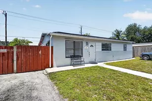 1121 NE 211th St, Miami, FL 33179 - Photo 4