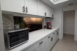 9725 NW 52nd St, Doral, FL 33178 - Photo 16