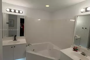 9725 NW 52nd St, Doral, FL 33178 - Photo 34