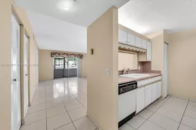 1200 SW 124th Ter #106O, Pembroke Pines, FL 33027 - Photo 8