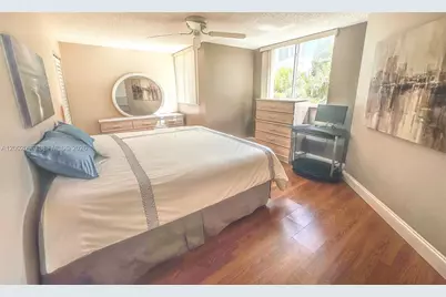 18000 N Bay Rd #201, Sunny Isles Beach, FL 33160 - Photo 20