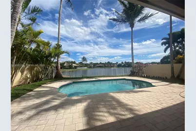 2486 Bay Isle Dr, Weston, FL 33327 - Photo 2