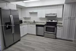 3154 Via Poinciana, Lake Worth, FL 33467 - Photo 2