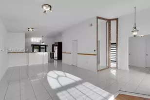 7503 W 34th Ln, Hialeah, FL 33018 - Photo 14