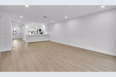 8535 Casa Del Lago #F, Boca Raton, FL 33433 - Photo 2