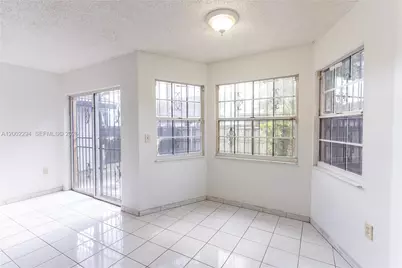 7876 NW 189th St, Hialeah, FL 33015 - Photo 10