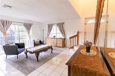 7876 NW 189th St, Hialeah, FL 33015 - Photo 6