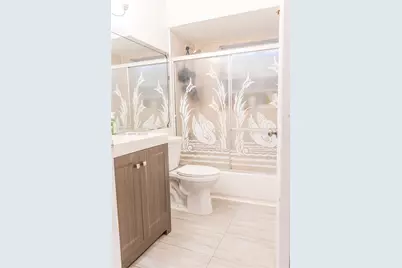 7876 NW 189th St, Hialeah, FL 33015 - Photo 16