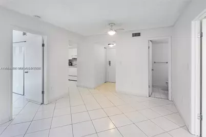 2600 Collins Ave #405, Miami Beach, FL 33140 - Photo 2
