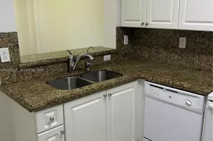 915 SW 143rd Terrace, Pembroke Pines, FL 33027 - Photo 4
