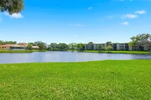 390 Lakeview Dr, Weston, FL 33326 - Photo 18
