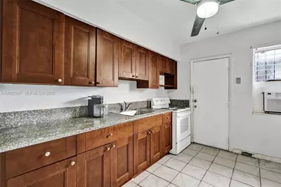836 NW 101st St, Miami, FL 33150 - Photo 10