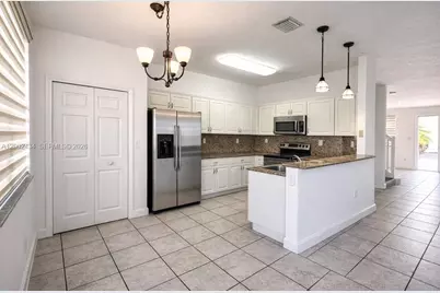 10911 NW 79th St #., Doral, FL 33178 - Photo 4