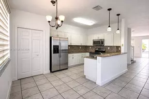 10911 NW 79th St, Doral, FL 33178 - Photo 4